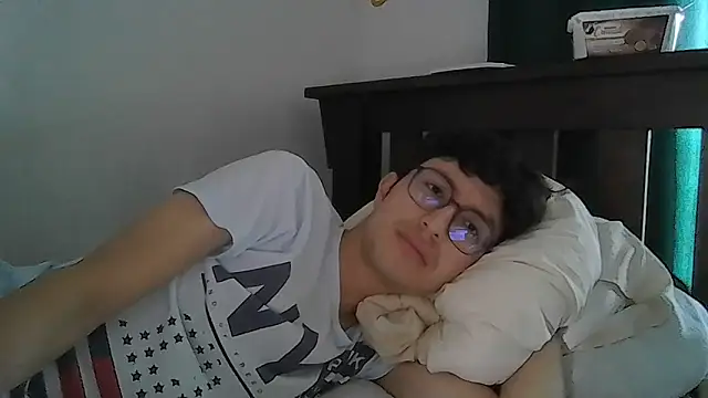 Snapshot of Kevintdx chatting on November 21, 2025, 6:40 pm Kevintdx online show from November 21, 2025, 6:40 pm