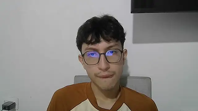 Snapshot of Kevintdx chatting on November 7, 2025, 3:11 am Kevintdx online show from November 7, 2025, 3:11 am