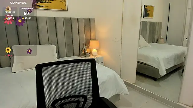 Snapshot of _shaiira chatting on October 8, 2025, 1:12 pm  shaiira online show from October 8, 2025, 1:12 pm