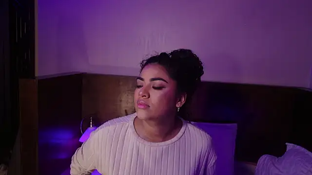 Snapshot of Carly_Monroe_ chatting on October 16, 2025, 9:56 pm Carly Monroe  online show from October 16, 2025, 9:56 pm