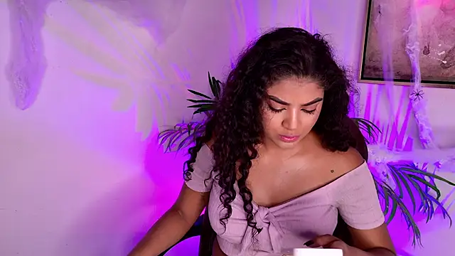 Snapshot of Carly_Monroe_ chatting on October 29, 2025, 10:20 pm Carly Monroe  online show from October 29, 2025, 10:20 pm