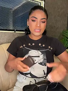 Snapshot of Carly_Monroe_ chatting on October 18, 2025, 10:01 pm Carly Monroe  online show from October 18, 2025, 10:01 pm