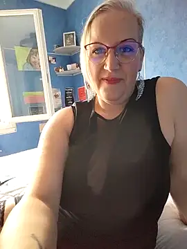 Snapshot of Feelineducentre chatting on September 13, 2025, 2:06 pm Feelineducentre online show from September 13, 2025, 2:06 pm