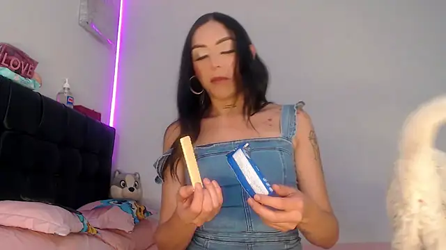 Snapshot of Megan_Gil_ chatting on February 26, 2026, 10:43 pm Megan Gil online show from February 26, 2026, 10:43 pm