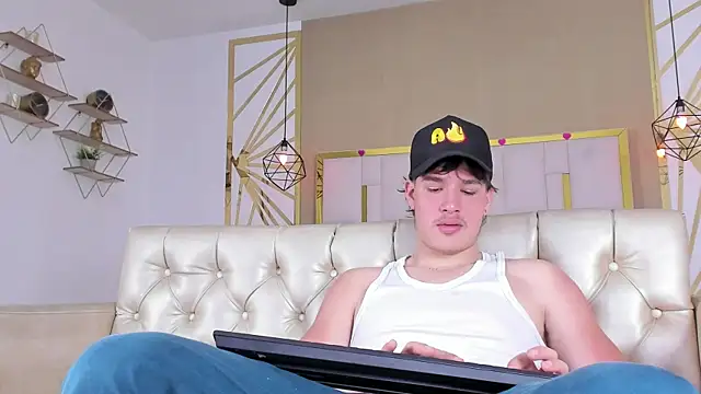 SEXYBOY VC online show from October 28, 2025, 1:32 pm