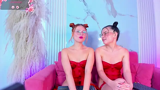 Snapshot of ivonyMiller chatting on October 12, 2025, 8:54 pm ivonyMiller online show from October 12, 2025, 8:54 pm