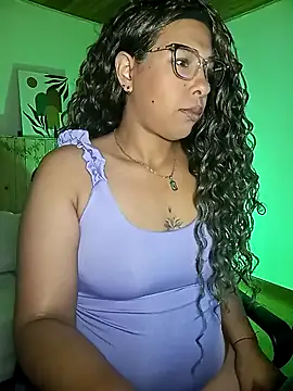 Snapshot of IVONNE_COLLINS33 chatting on February 15, 2026, 11:25 pm IVONNE COLLINS33 online show from February 15, 2026, 11:25 pm