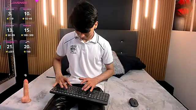 OnlyJos online show from October 28, 2025, 7:46 pm