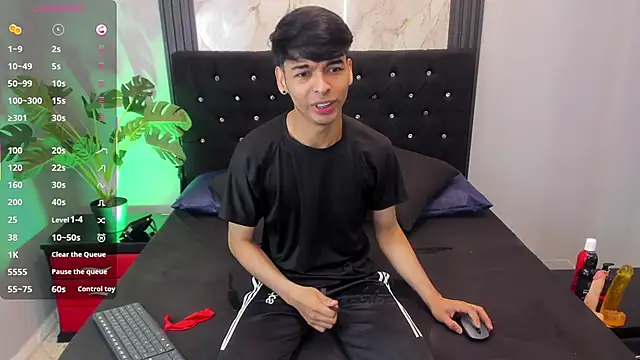 OnlyJos online show from September 28, 2025, 2:02 pm