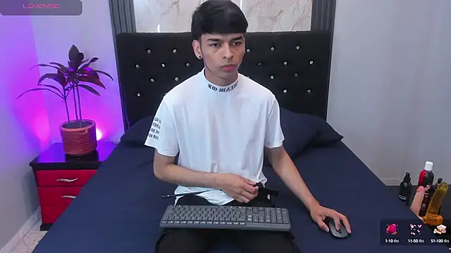 OnlyJos online show from October 5, 2025, 1:24 pm