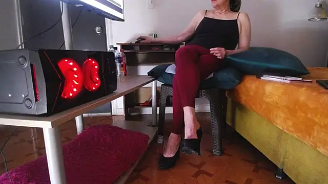 Snapshot of LADY-IN-BLACK chatting on December 1, 2025, 3:35 pm LADY-IN-BLACK online show from December 1, 2025, 3:35 pm