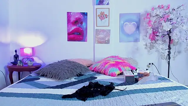 Snapshot of tyra_bankss_ chatting on October 7, 2025, 6:42 pm tyra bankss  online show from October 7, 2025, 6:42 pm