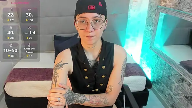 Snapshot of emahills__axelrose chatting on October 20, 2025, 2:28 pm emahills  axelrose online show from October 20, 2025, 2:28 pm