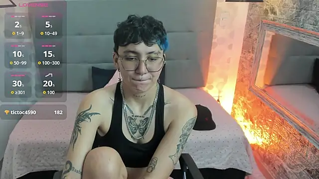 Snapshot of emahills__axelrose chatting on October 13, 2025, 3:08 am emahills  axelrose online show from October 13, 2025, 3:08 am