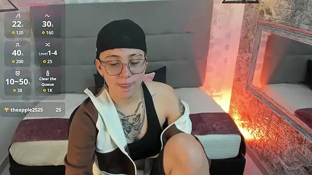 Snapshot of emahills__axelrose chatting on October 25, 2025, 10:03 am emahills  axelrose online show from October 25, 2025, 10:03 am