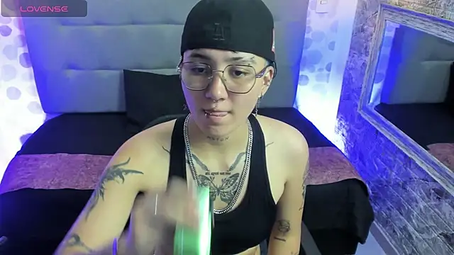 Snapshot of emahills__axelrose chatting on September 22, 2025, 8:37 pm emahills  axelrose online show from September 22, 2025, 8:37 pm