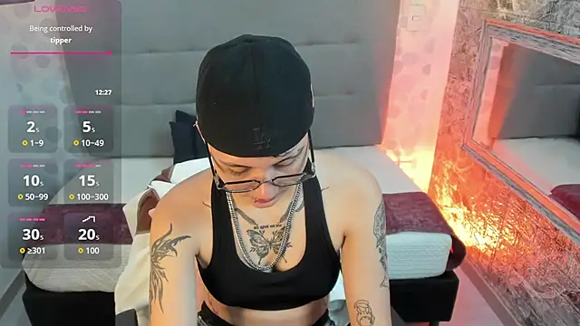 Snapshot of emahills__axelrose chatting on October 24, 2025, 3:27 am emahills  axelrose online show from October 24, 2025, 3:27 am