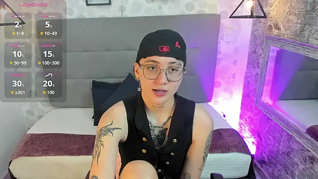 Snapshot of emahills__axelrose chatting on October 18, 2025, 1:07 am emahills  axelrose online show from October 18, 2025, 1:07 am