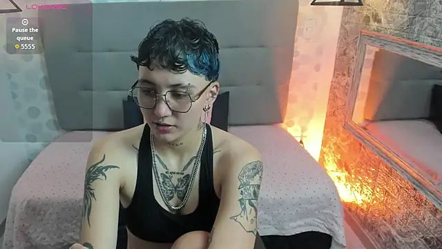 Snapshot of emahills__axelrose chatting on October 14, 2025, 3:40 am emahills  axelrose online show from October 14, 2025, 3:40 am