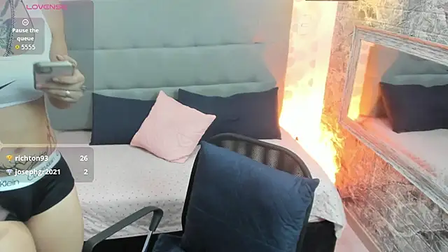 Snapshot of emahills__axelrose chatting on October 9, 2025, 1:44 pm emahills  axelrose online show from October 9, 2025, 1:44 pm