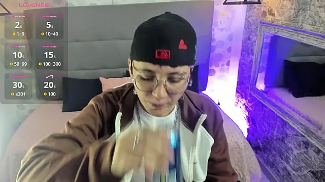 Snapshot of emahills__axelrose chatting on October 9, 2025, 1:39 am emahills  axelrose online show from October 9, 2025, 1:39 am