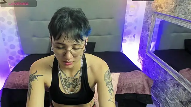 Snapshot of emahills__axelrose chatting on September 28, 2025, 4:19 am emahills  axelrose online show from September 28, 2025, 4:19 am