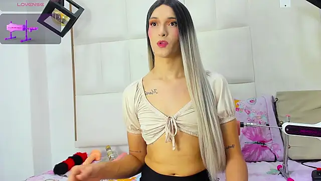 Snapshot of Macarena_05 chatting on September 27, 2025, 3:23 am Macarena 05 online show from September 27, 2025, 3:23 am