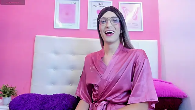 Snapshot of Macarena_05 chatting on October 20, 2025, 3:19 am Macarena 05 online show from October 20, 2025, 3:19 am