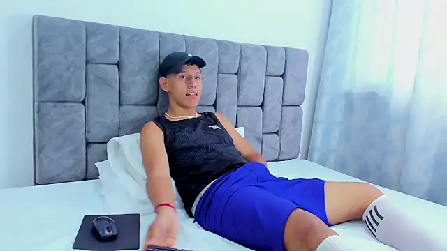 Snapshot of Felipe_Gonzales chatting on October 7, 2025, 7:48 pm Felipe Gonzales online show from October 7, 2025, 7:48 pm