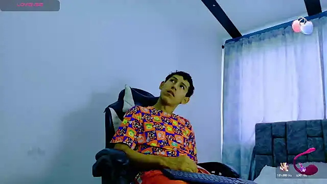 Snapshot of Felipe_Gonzales chatting on October 30, 2025, 12:47 pm Felipe Gonzales online show from October 30, 2025, 12:47 pm