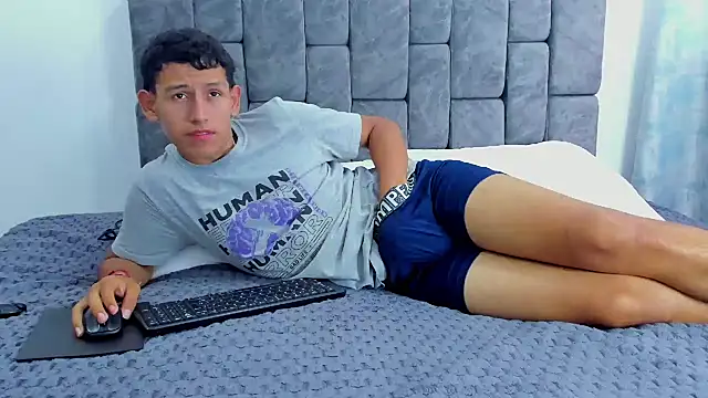 Snapshot of Felipe_Gonzales chatting on October 10, 2025, 12:39 pm Felipe Gonzales online show from October 10, 2025, 12:39 pm