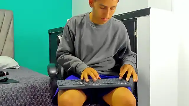 Snapshot of Felipe_Gonzales chatting on September 19, 2025, 12:31 pm Felipe Gonzales online show from September 19, 2025, 12:31 pm