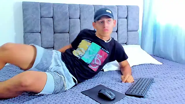 Snapshot of Felipe_Gonzales chatting on October 15, 2025, 7:33 pm Felipe Gonzales online show from October 15, 2025, 7:33 pm