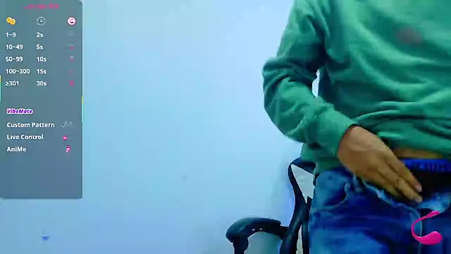 Snapshot of Felipe_Gonzales chatting on October 24, 2025, 12:15 pm Felipe Gonzales online show from October 24, 2025, 12:15 pm