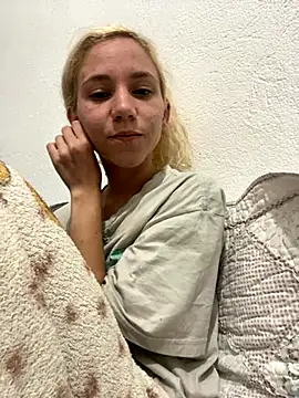 Bruna551 online show from November 20, 2025, 3:29 am