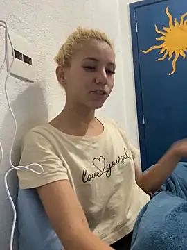 Snapshot of Bruna551 chatting on October 4, 2025, 11:28 pm Bruna551 online show from October 4, 2025, 11:28 pm