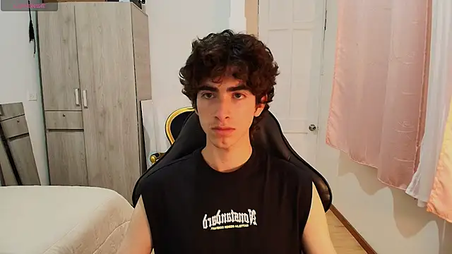 Nude Boy18 online show from September 21, 2025, 1:55 am