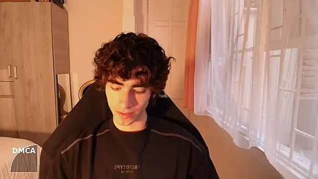 Nude Boy18 online show from September 27, 2025, 10:16 pm