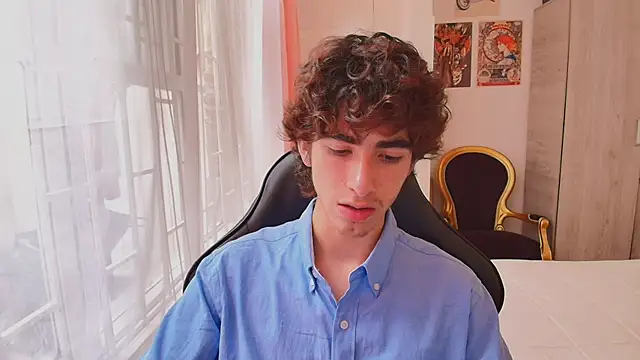 Nude Boy18 online show from October 14, 2025, 6:52 pm