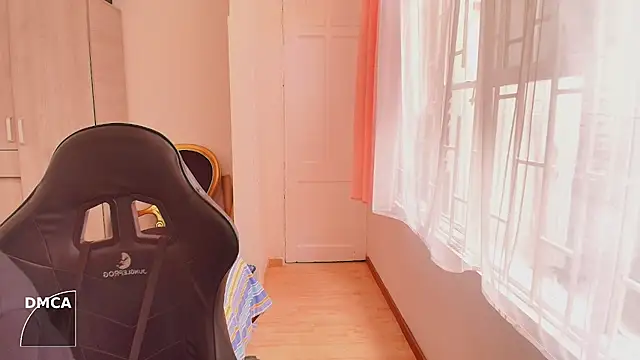 Nude Boy18 online show from October 5, 2025, 8:32 pm