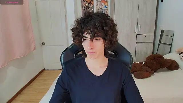 Nude Boy18 online show from March 18, 2026, 11:37 pm