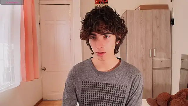 Nude Boy18 online show from November 22, 2025, 9:24 pm