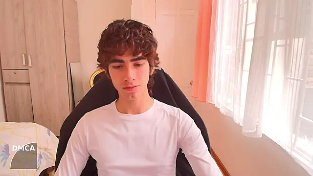 Nude Boy18 online show from September 25, 2025, 3:18 pm