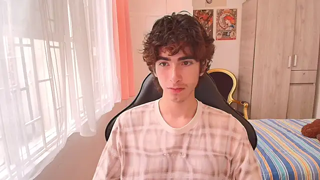 Nude Boy18 online show from October 17, 2025, 4:42 pm