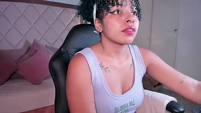 Snapshot of momo_ayasse chatting on November 10, 2025, 9:53 pm momo ayasse online show from November 10, 2025, 9:53 pm