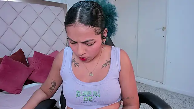 Snapshot of momo_ayasse chatting on December 2, 2025, 10:00 pm momo ayasse online show from December 2, 2025, 10:00 pm