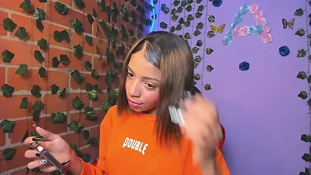 Snapshot of yumi_hanna chatting on October 31, 2025, 1:35 am yumi hanna online show from October 31, 2025, 1:35 am