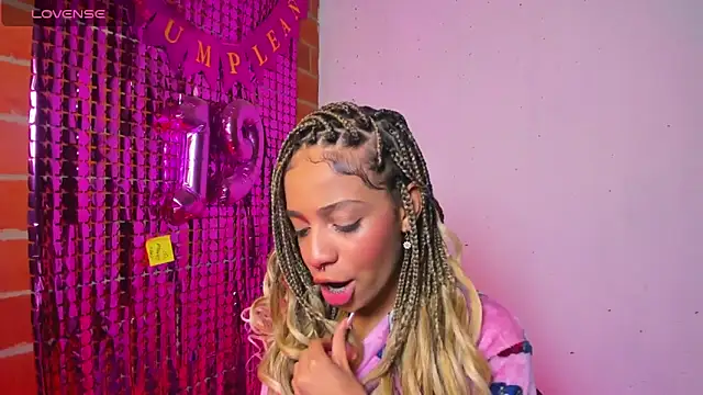 Snapshot of yumi_hanna chatting on October 3, 2025, 12:14 am yumi hanna online show from October 3, 2025, 12:14 am