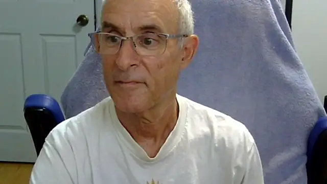 Snapshot of funone1999 chatting on September 28, 2025, 12:17 am funone1999 online show from September 28, 2025, 12:17 am