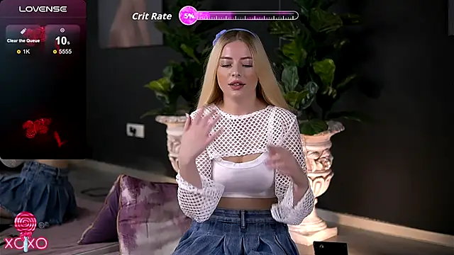 Snapshot of SerenaNoir chatting on October 4, 2025, 2:13 am SerenaNoir online show from October 4, 2025, 2:13 am